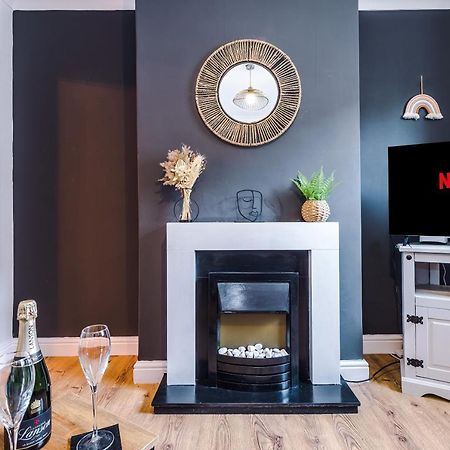 Stylish 2-Bed City-Centre Home In Chester By 53 Degrees Property - Ideal For Couples & Groups - Sleeps 6 ภายนอก รูปภาพ