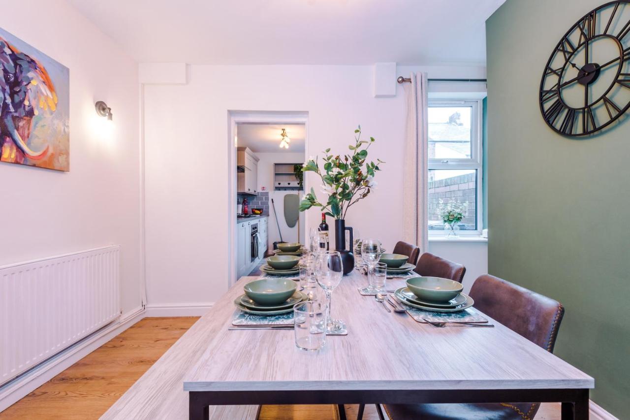 Stylish 2-Bed City-Centre Home In Chester By 53 Degrees Property - Ideal For Couples & Groups - Sleeps 6 ภายนอก รูปภาพ