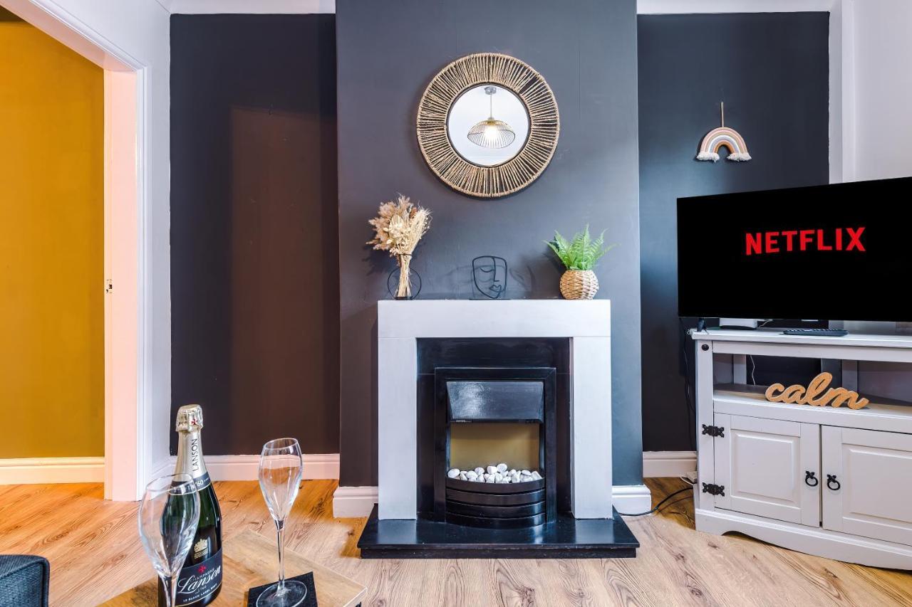 Stylish 2-Bed City-Centre Home In Chester By 53 Degrees Property - Ideal For Couples & Groups - Sleeps 6 ภายนอก รูปภาพ