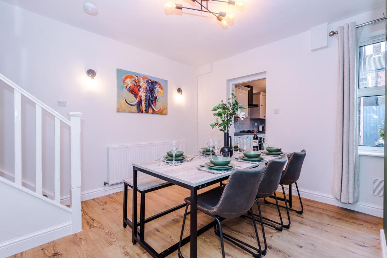Stylish 2-Bed City-Centre Home In Chester By 53 Degrees Property - Ideal For Couples & Groups - Sleeps 6 ภายนอก รูปภาพ