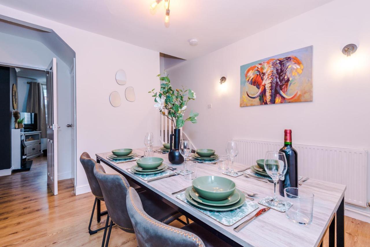 Stylish 2-Bed City-Centre Home In Chester By 53 Degrees Property - Ideal For Couples & Groups - Sleeps 6 ภายนอก รูปภาพ