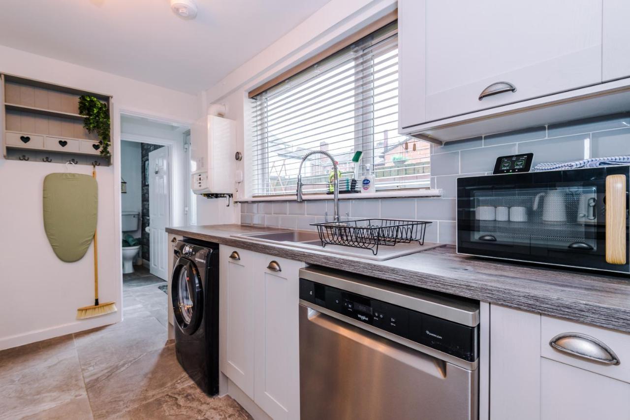 Stylish 2-Bed City-Centre Home In Chester By 53 Degrees Property - Ideal For Couples & Groups - Sleeps 6 ภายนอก รูปภาพ