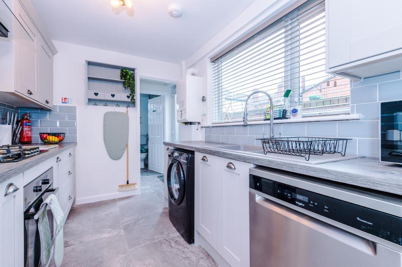 Stylish 2-Bed City-Centre Home In Chester By 53 Degrees Property - Ideal For Couples & Groups - Sleeps 6 ภายนอก รูปภาพ
