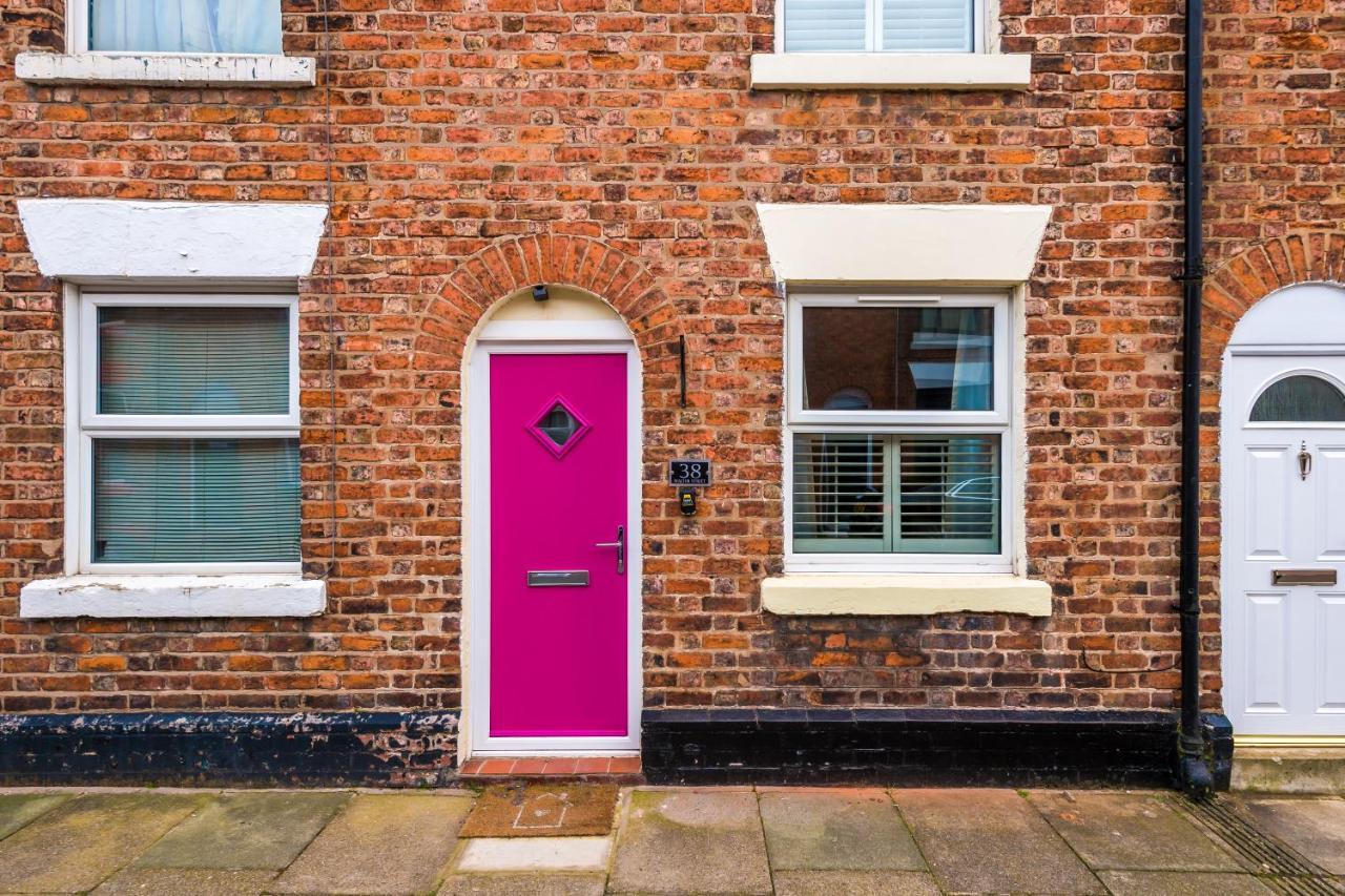 Stylish 2-Bed City-Centre Home In Chester By 53 Degrees Property - Ideal For Couples & Groups - Sleeps 6 ภายนอก รูปภาพ